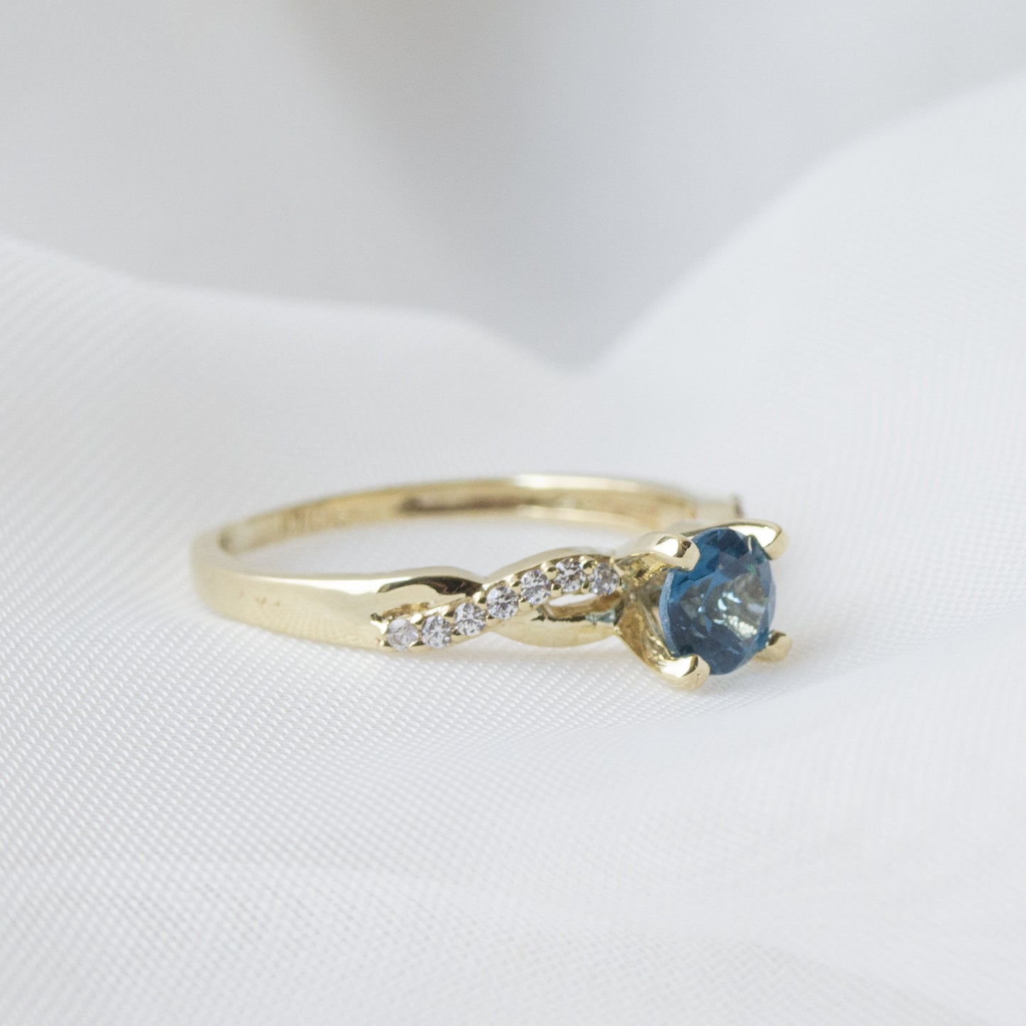 Anillo Elena Topacio