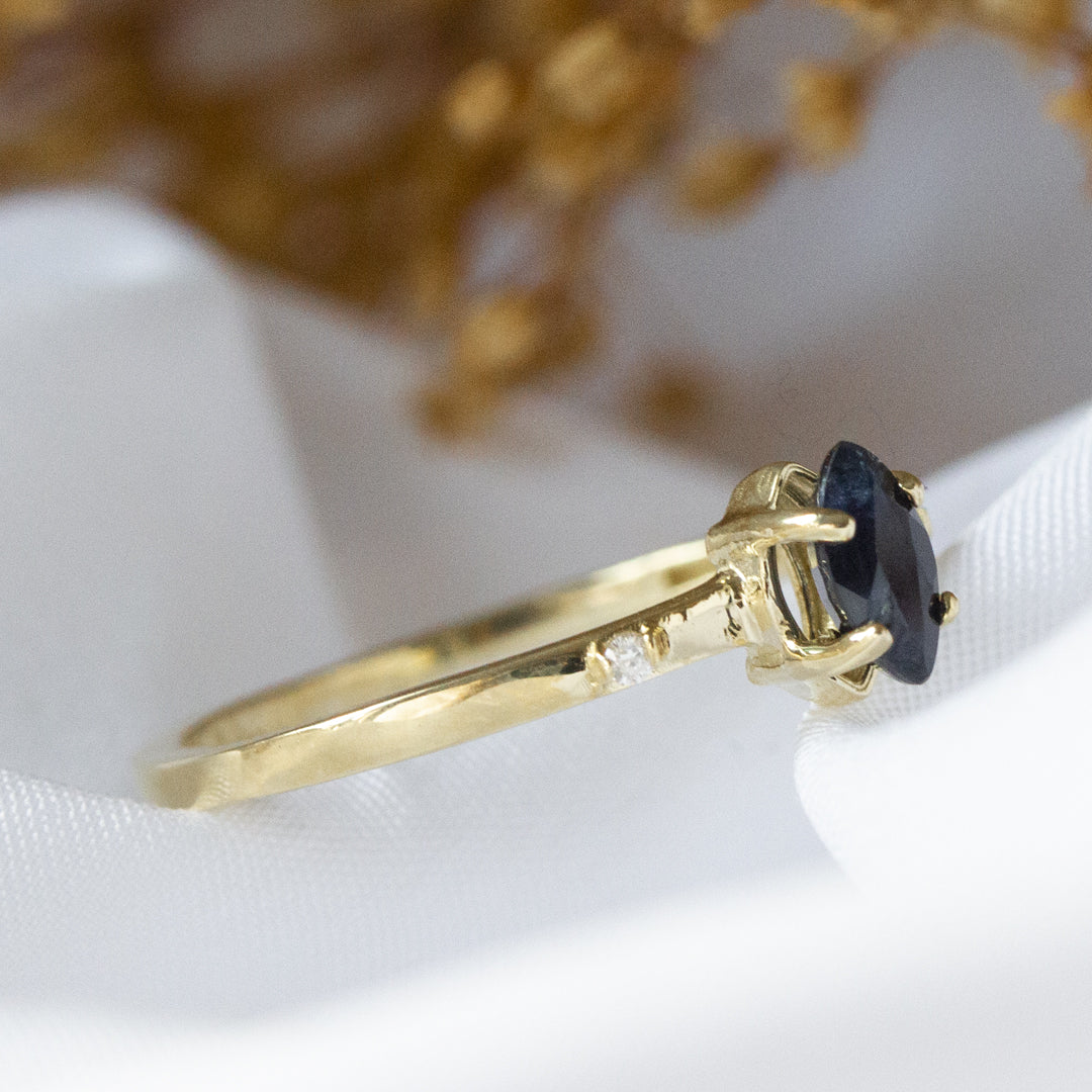 Anillo Caitlyn Zafiro