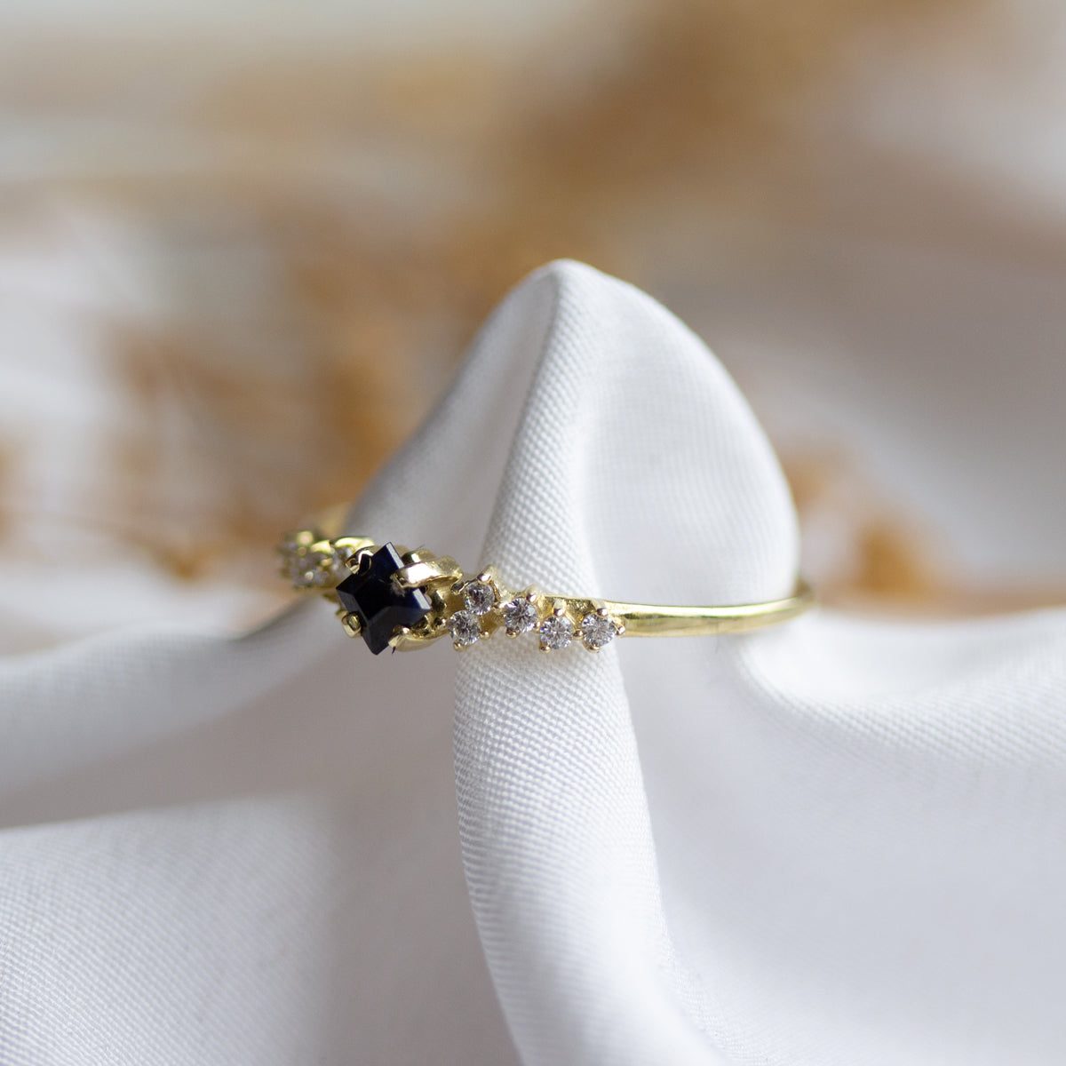 Anillo zafiro con diamantes Adessa
