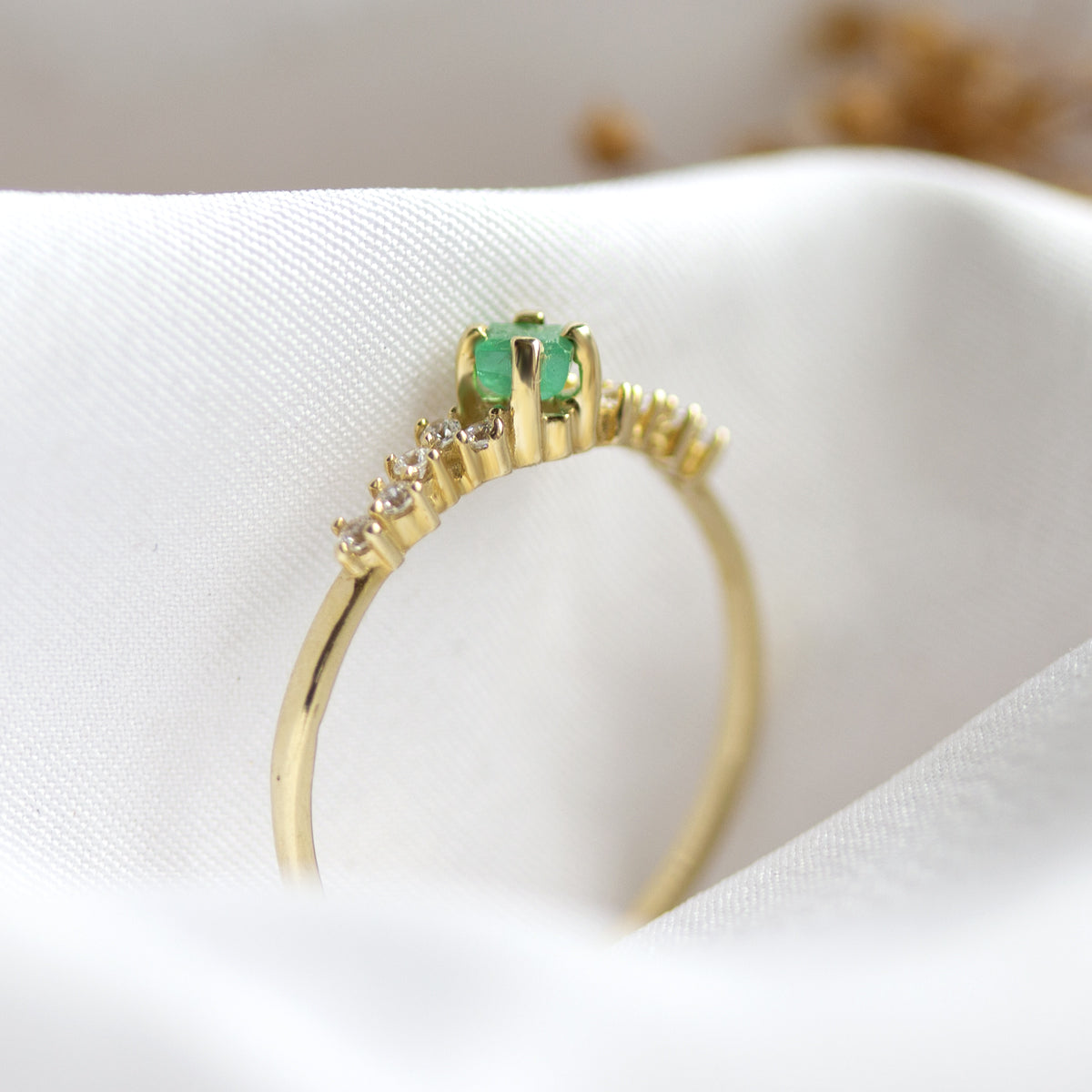 Anillo esmeralda con diamantes Birdie
