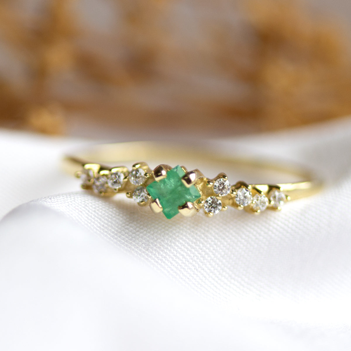 Anillo esmeralda con diamantes Birdie