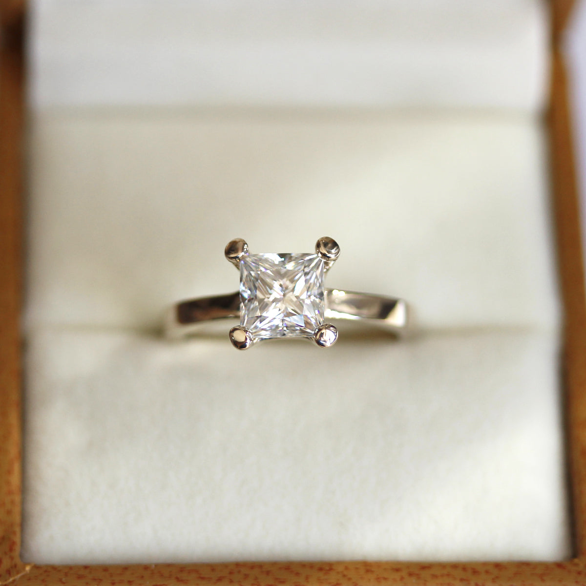 Anillo solitario Moissanita Georgianna