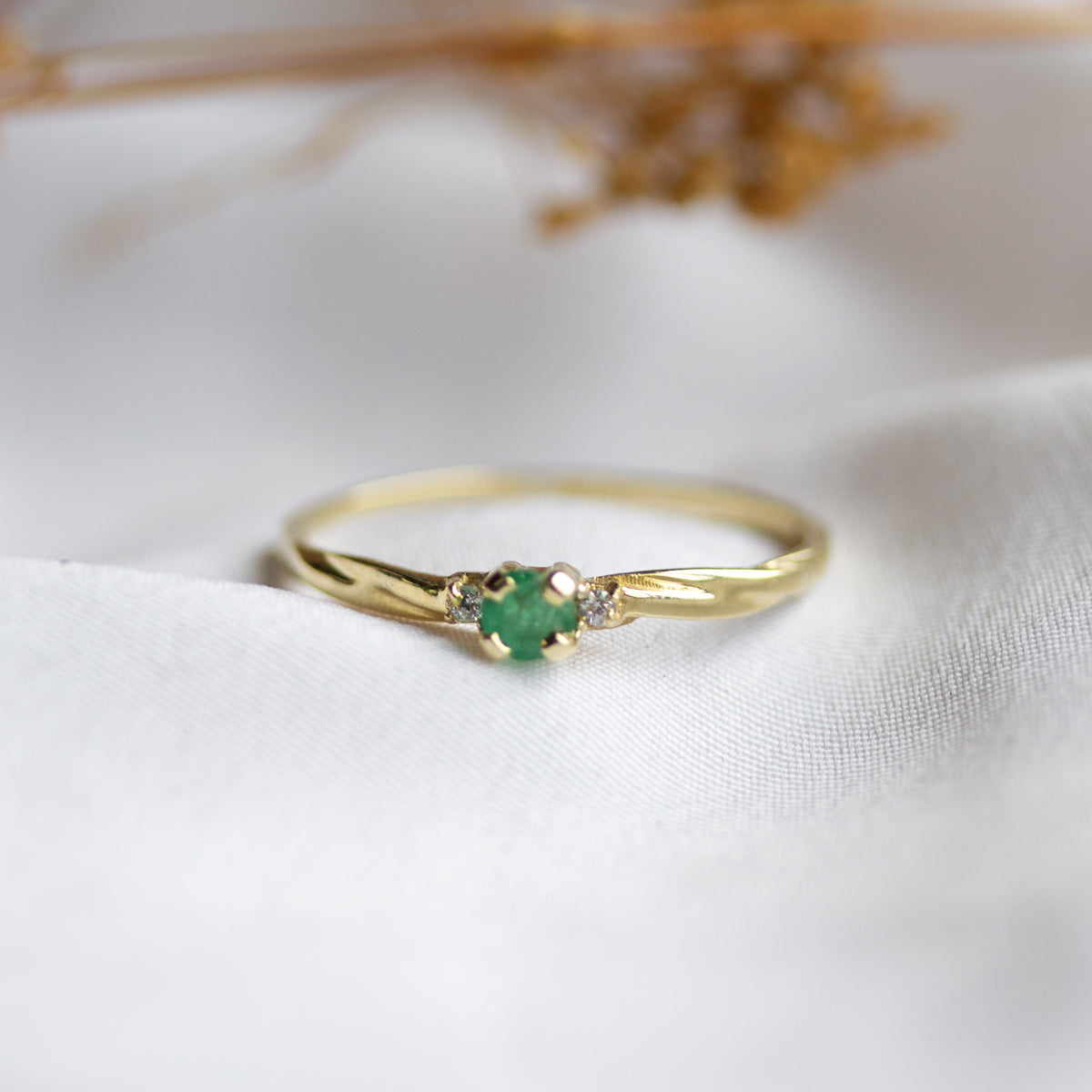Anillo Esmeralda natural Wren