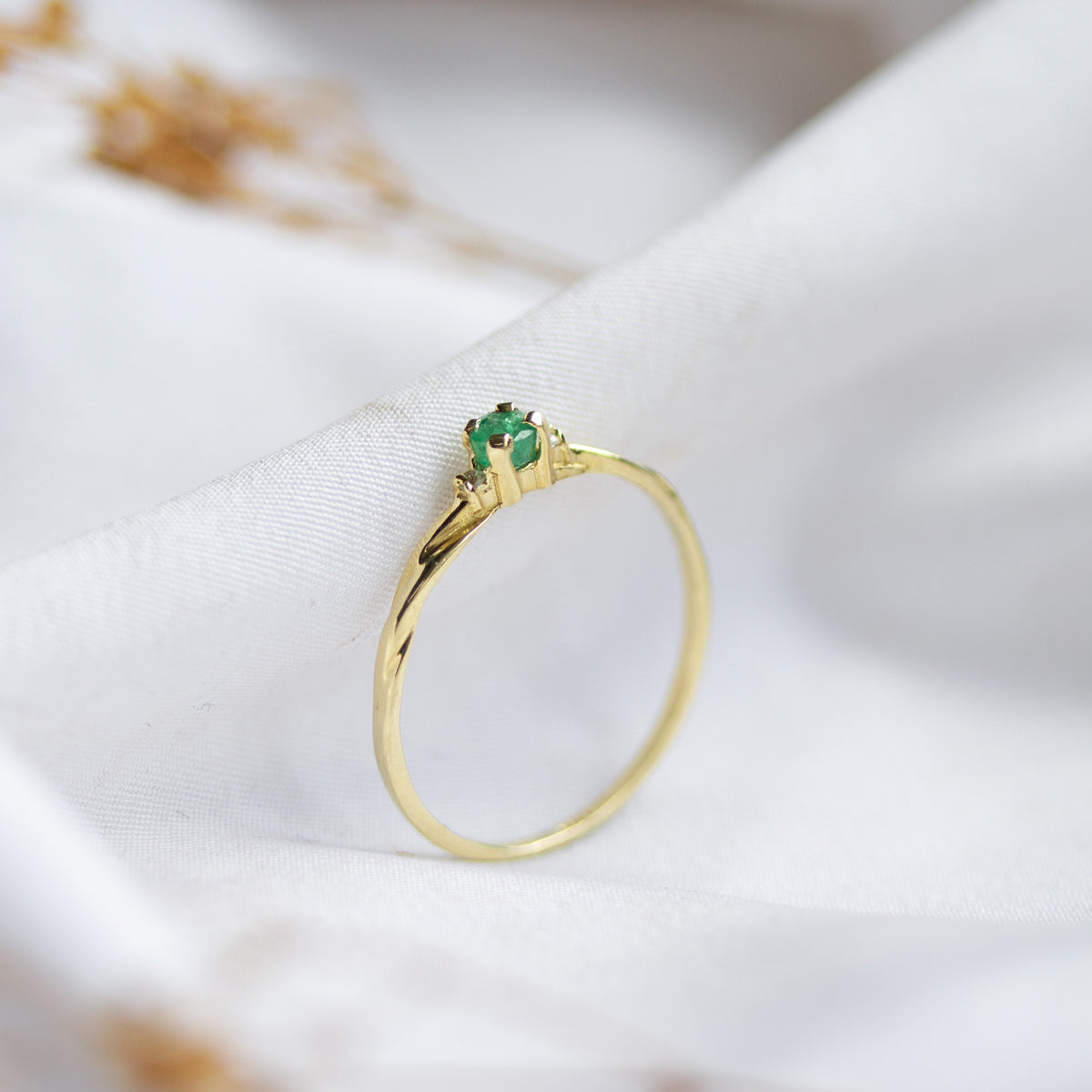 Anillo Esmeralda natural Wren