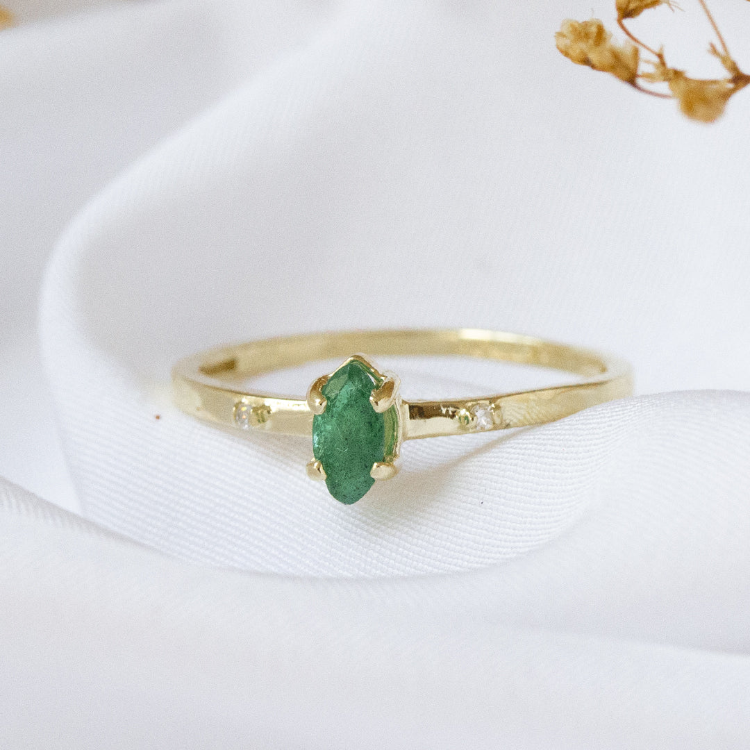Anillo Caitlyn Esmeralda