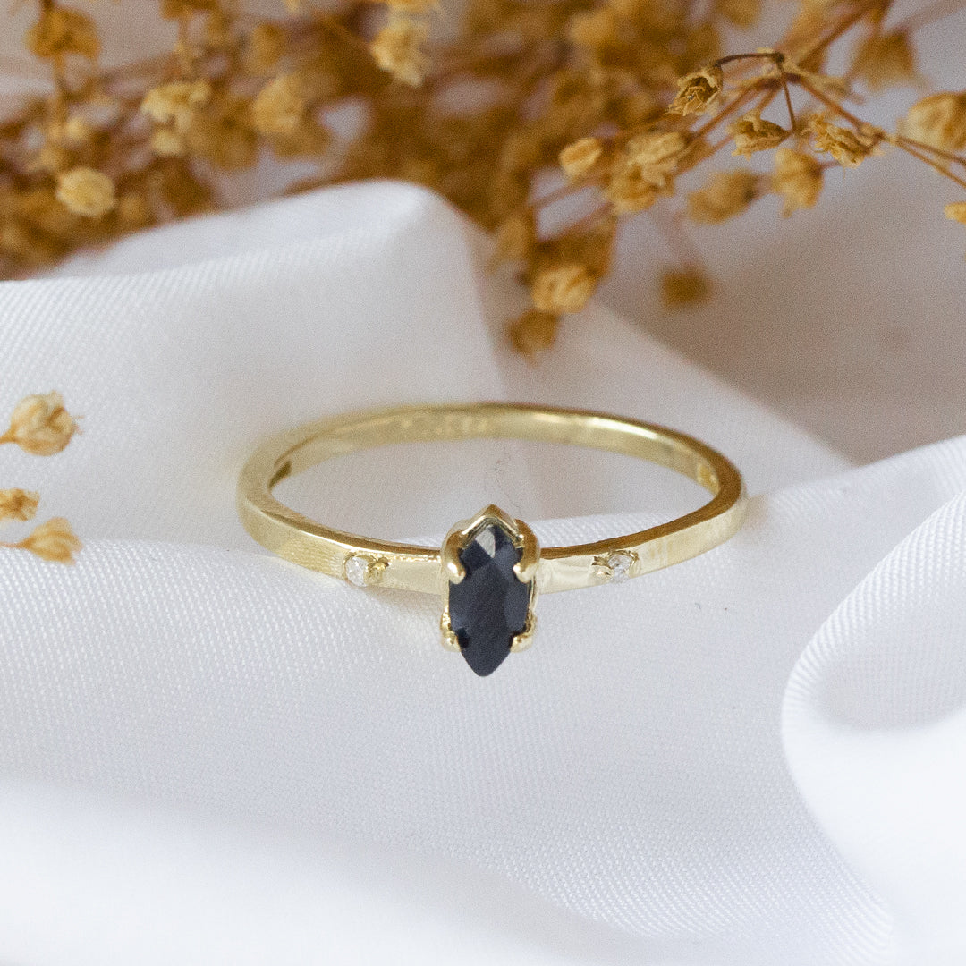 Anillo Caitlyn Zafiro